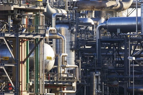 上半年化工原料生產(chǎn)超額完成計劃，材料科學(xué)研究助力產(chǎn)能提升